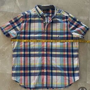 Nautica Men Shirt Size Large Red Blue White Plaid Short Sleeve Button Down
